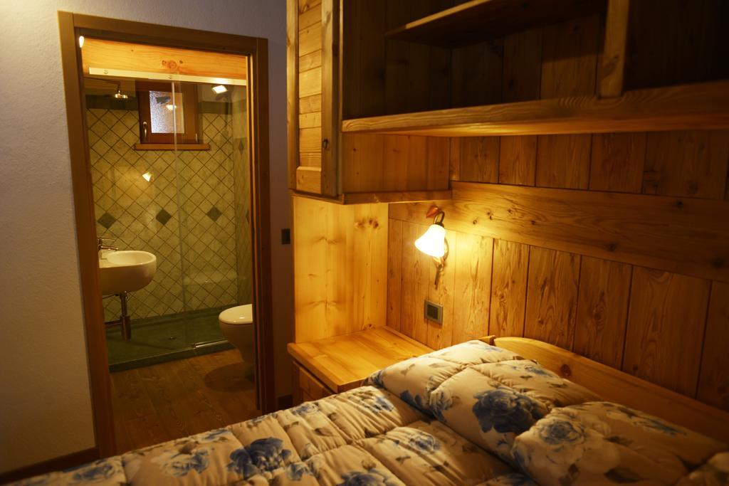 Le Nid de l'Aigle Hotel Champoluc Habitación foto