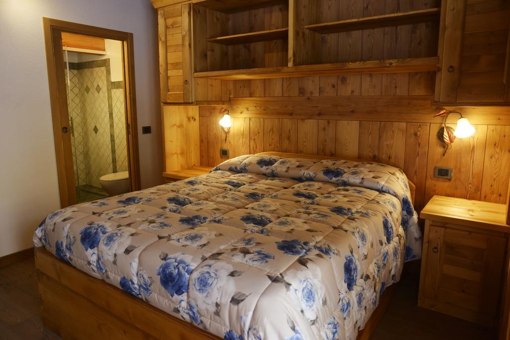 Le Nid de l'Aigle Hotel Champoluc Habitación foto