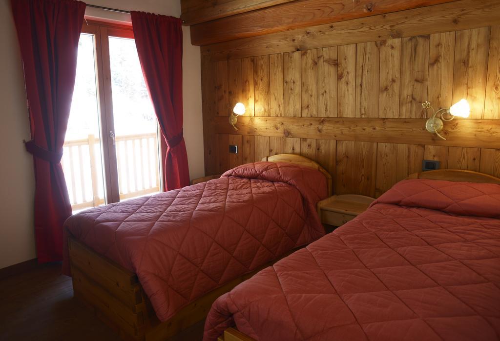 Le Nid de l'Aigle Hotel Champoluc Habitación foto