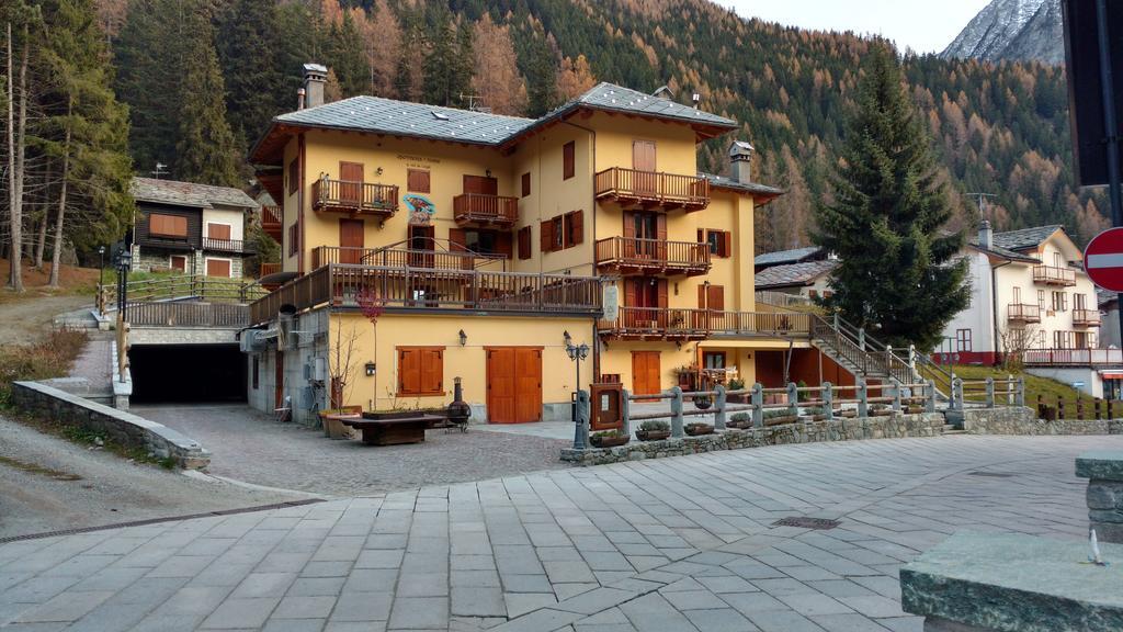 Le Nid de l'Aigle Hotel Champoluc Exterior foto